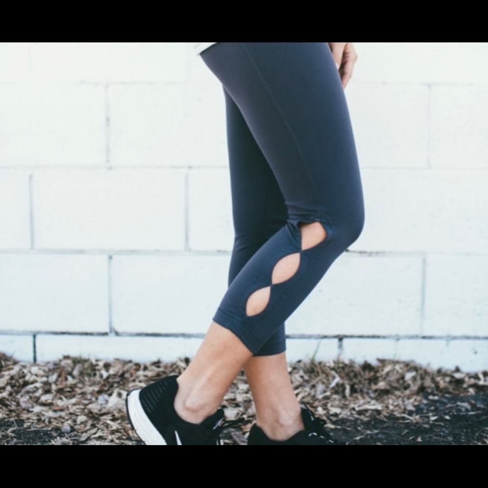 KiraGrace Warrior Cutout Cropped Legging. Size M